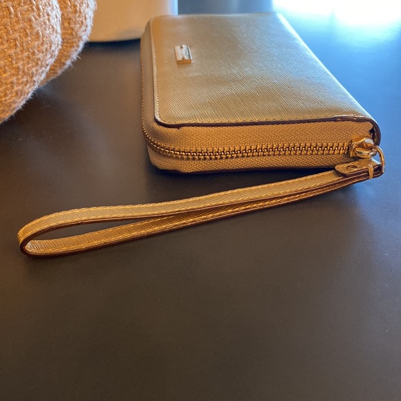 ♠️Kate Spade “golden” wristlet - Picture 5 of 13